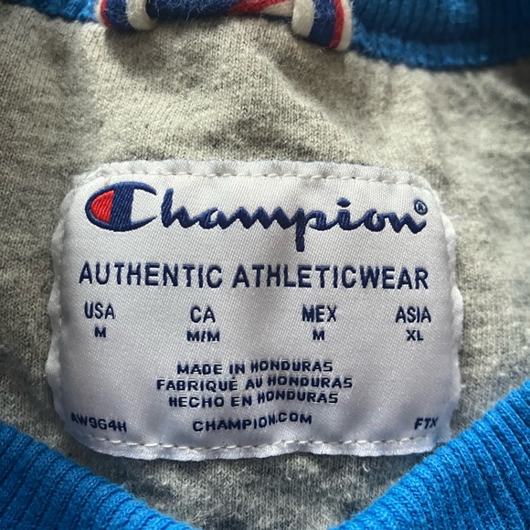 Champion Crewneck - Picture 2 of 4
